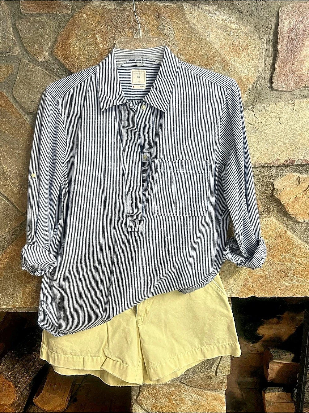 Gap Striped Button Down in Blue & White Size Medium